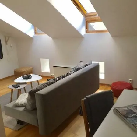Beautiful Apt In High End Area. *
